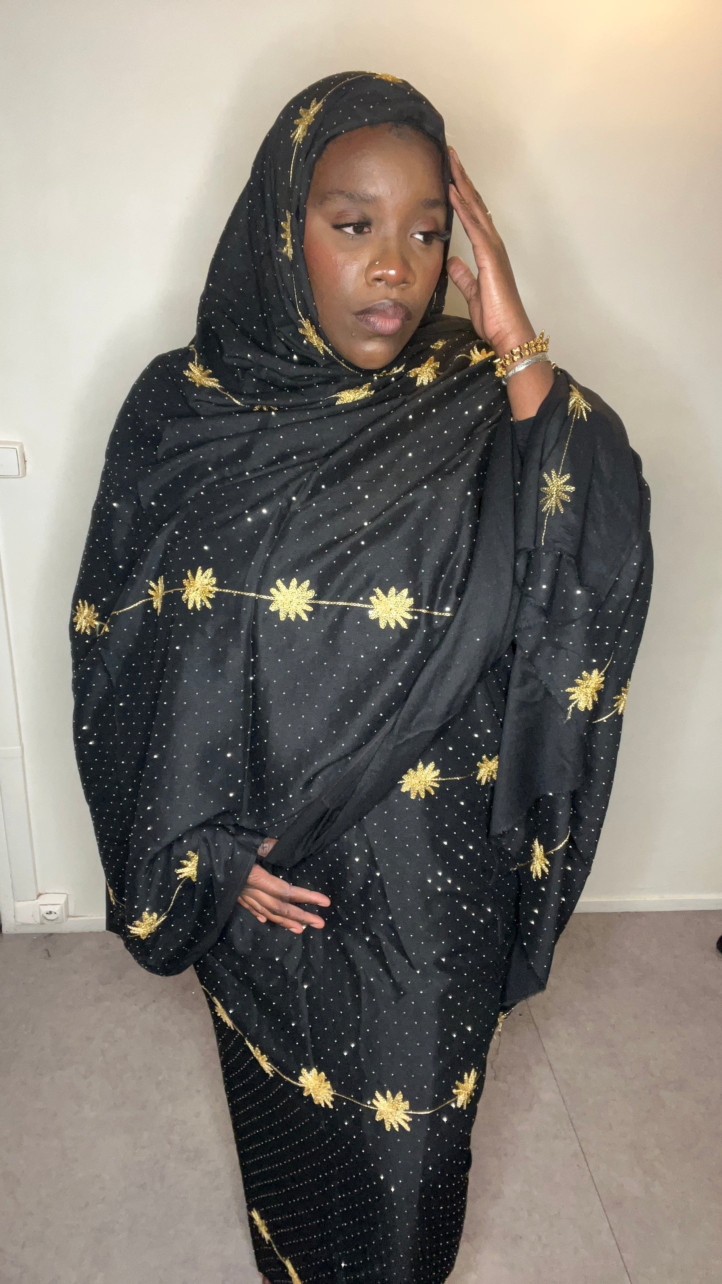 Dampe noir a motif avec strass et broderie