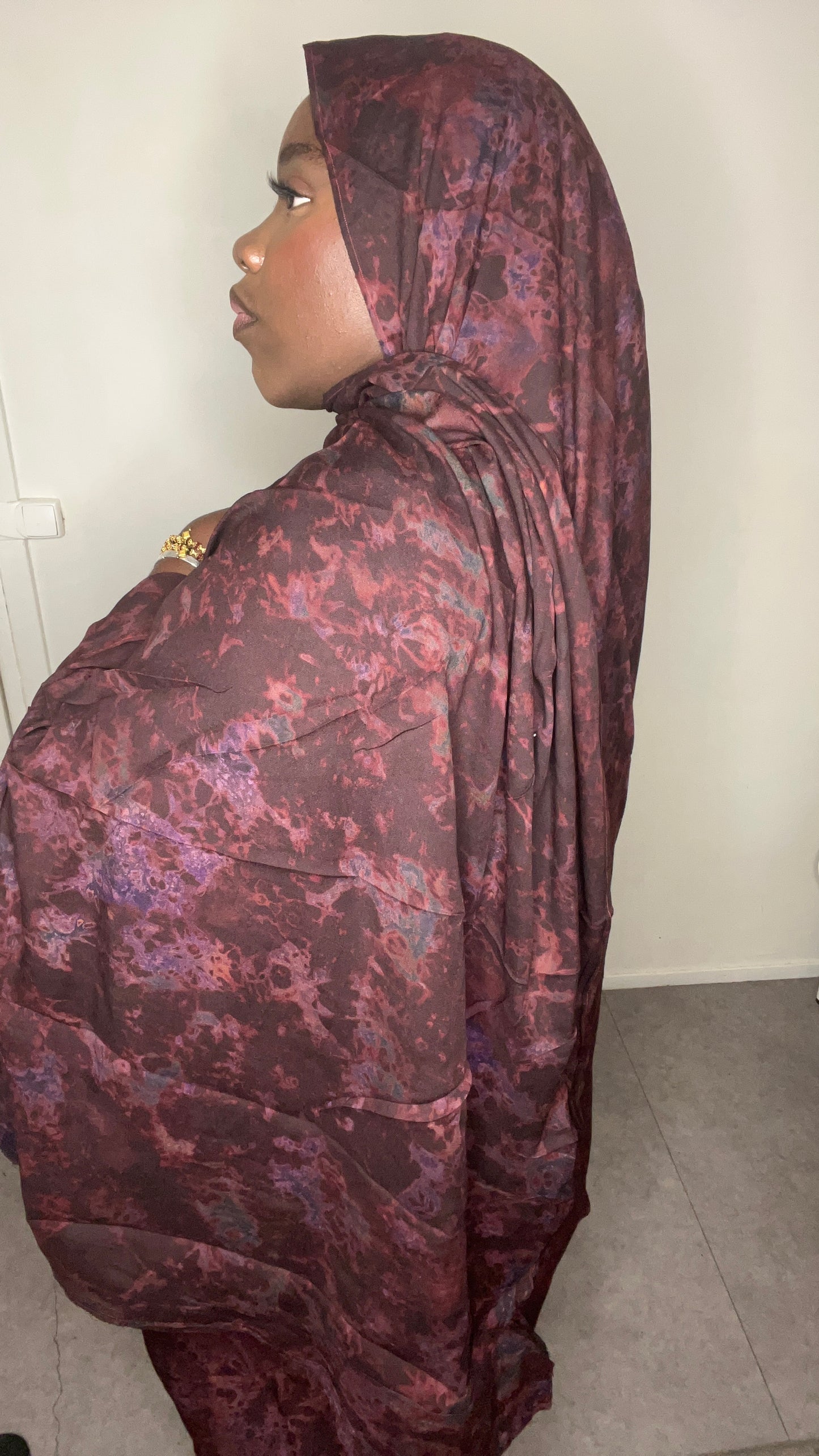 Dampé à motif marron violet avec des reflets rose
