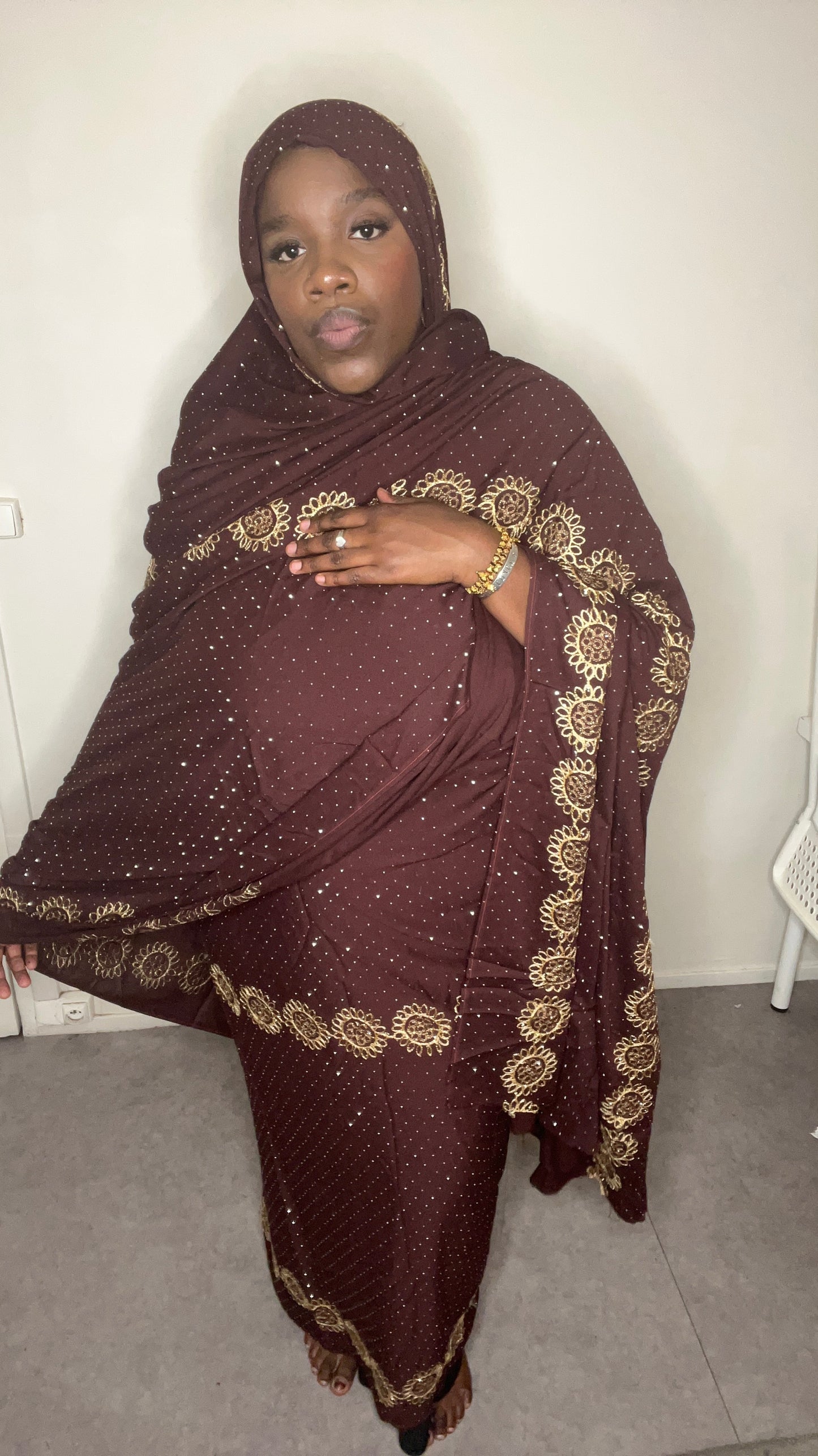Dampé à motif marron strass avec broderie fleur