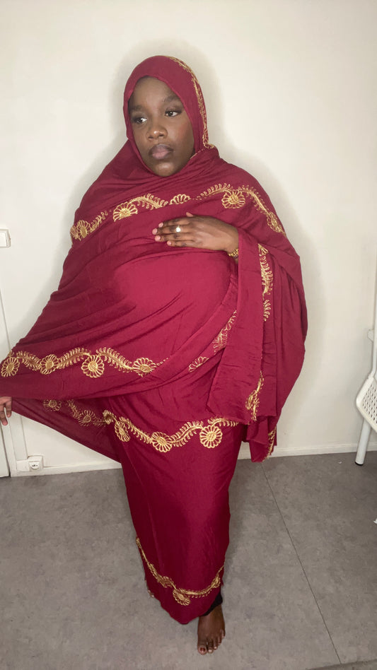Dampé à motif rouge avec broderie doré