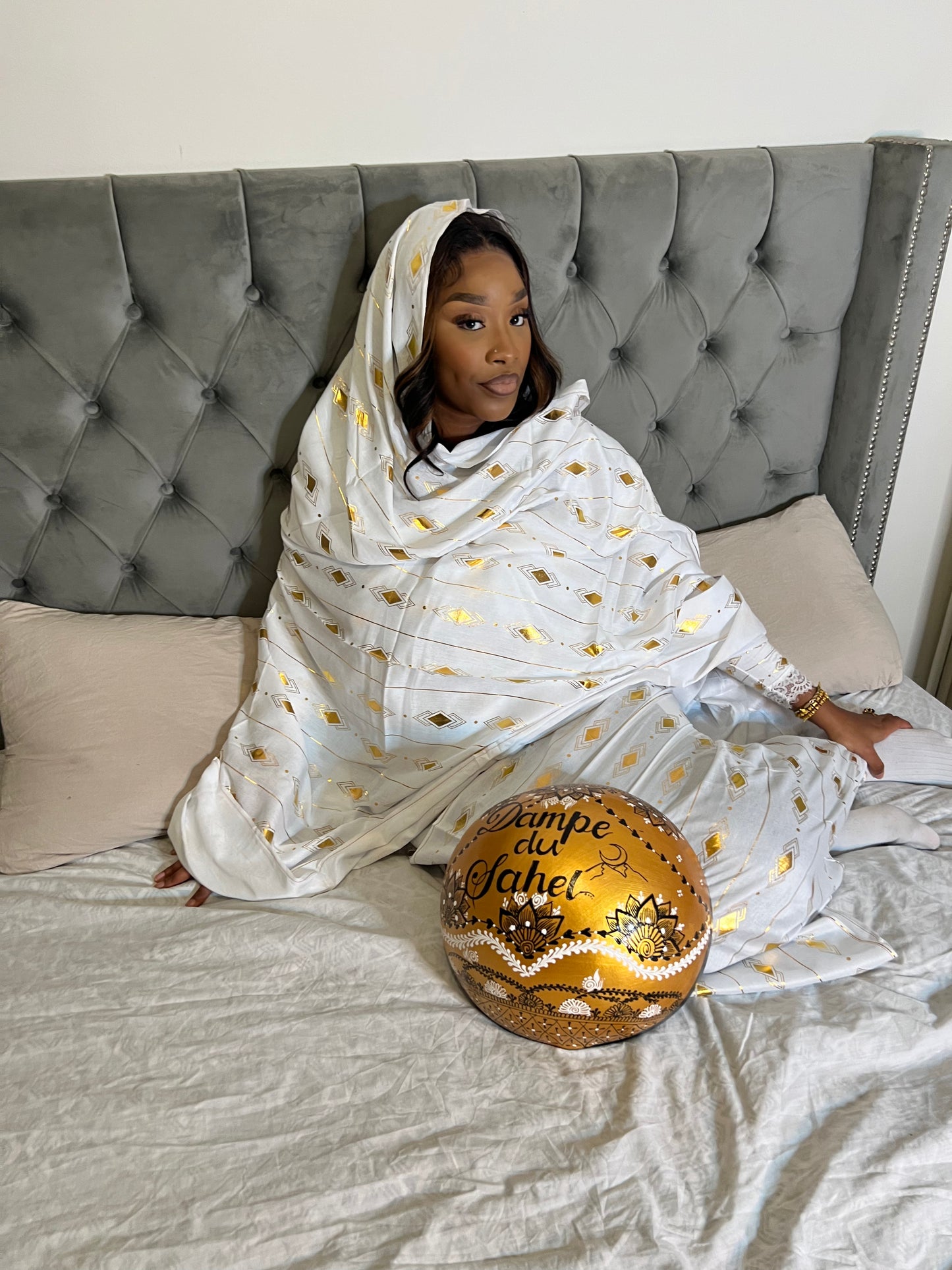 DAMPÉ BLANC À MOTIF DORÉ AVEC BODY