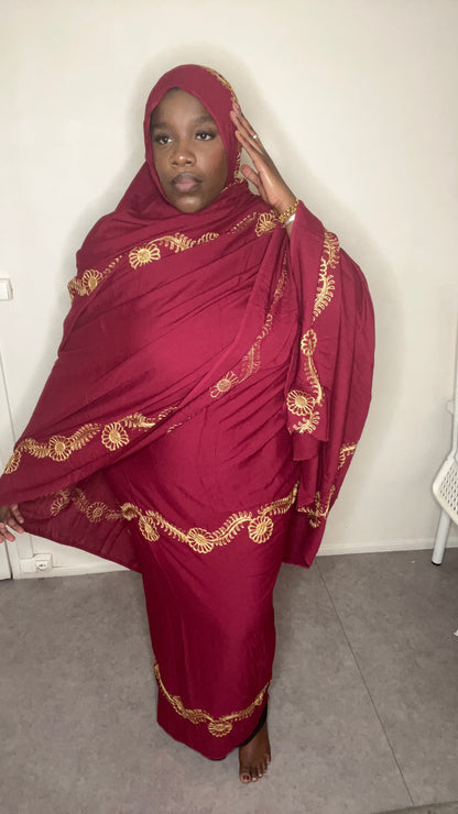 Dampé à motif rouge avec broderie doré